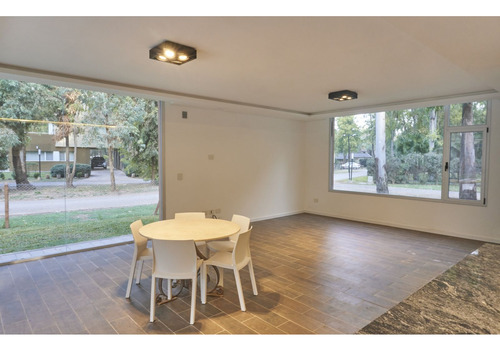 Casa De 3 Dormitorios Con Cochera, Galería Y Piscina