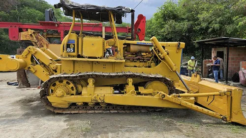 Buldocer Komatsu D85