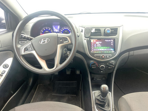 Imagen 17 de 25 de Hyundai Accent I25 Gl 1.4