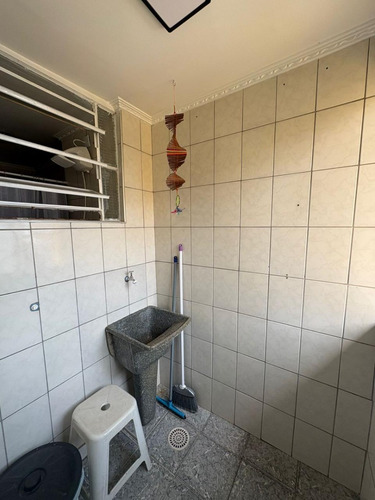 Apartamento Recém Reformado.