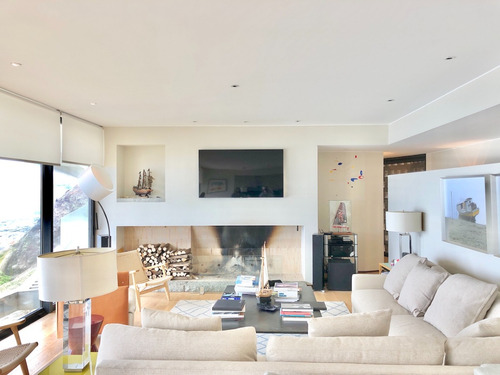Maravillosa Y Fina Casa En Primera Línea En Venta