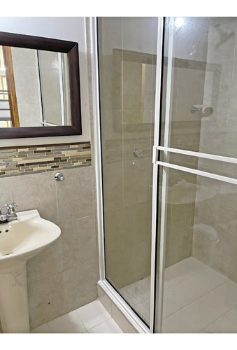Imagen 14 de 19 de Apartamento De Tres Niveles Con Vista Al Mar