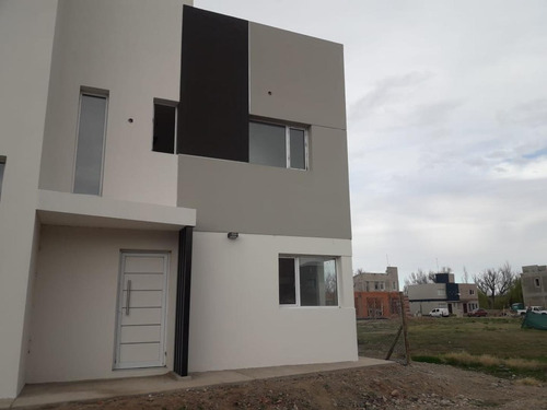 Imagen 5 de 15 de Se Vende Casa En B La Castellan 2 Dor