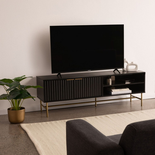 Mueble Rack De Tv Acanalado Top Living Relan Queens Centro de Entretenimiento Con Puertas Color Negro y Dorado