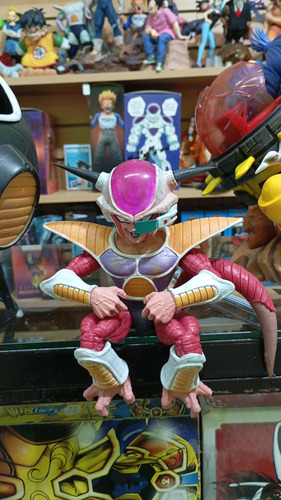 Figura Coleccionable Freezer En Su Nave Drsgon Ball Z 26cm