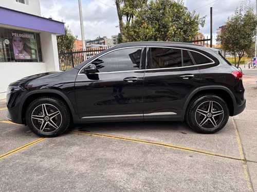 Vehículo 100% Eléctrico De Lujo Con Rendimiento Excepcional.