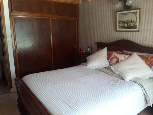 Latorre Prop. Vende Chalet De 4 Amb Con Hermoso Parque + Depto En El Fondo