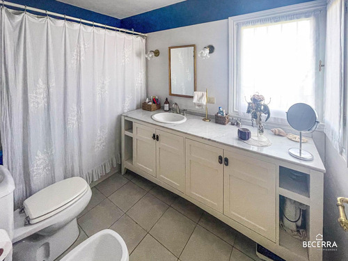 Imponente Chalet De Estilo Clásico En Parque Johnston - Venta En Hurlingham