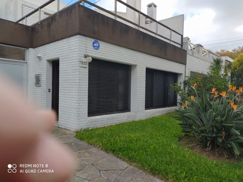 Míchigan Y Decroly Excelente Casa Con Apartamento Gran Fond
