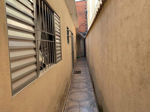 Casa Térrea Com 3 Cômodos Grandes 62,5m2 Fundos + Móveis