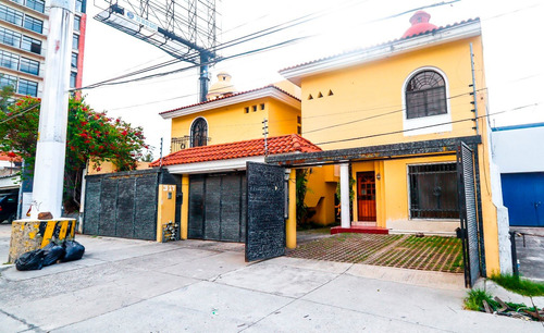 Imagen 2 de 14 de Casa Chica 3 Recs.coto En Av.patria X Andares Trato Directo
