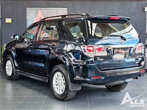 Toyota Hilux SW4 3.0 Srv 7l 4x4 Aut. 5p