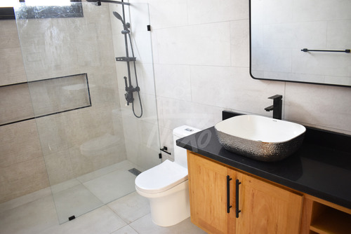 Vendemos Amplia, Moderna Y Nueva Casa En Santiago Hfc-236