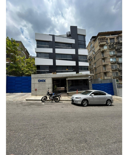 En Venta Apartamento Remodelado En Lomas De Las Mercedes