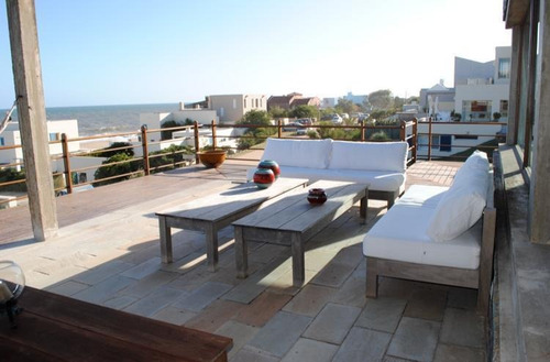 Imagen 6 de 30 de Sublime Casa De 3 Plantas 6 Ambientes Frente Al Mar En Punta Piedras