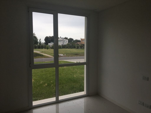 Casa En Barrio Privado Rumenco