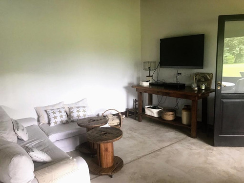 Casa Estilo Campo De Dormitorios 2 En Suite. Parrilla, Piscina. Garaje Para 2 Autos. La Escondida