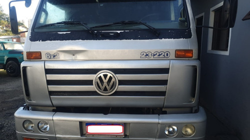 Imagem 4 de 10 de Vw 23220 6x2 Bau 2005