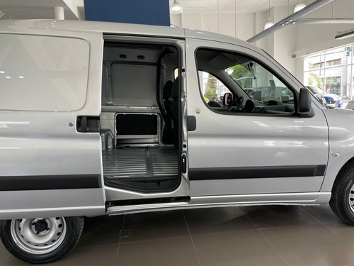 Imagen 2 de 25 de Peugeot Partner 2023 1.6 Furgon Confort