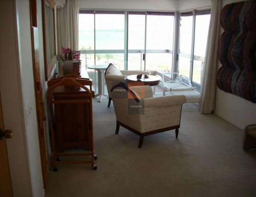 Espectacular Apartamento Frente Al Mar. Muy Espacioso Con Vista A La Mansa Y A La Brava.- Ref: 1396