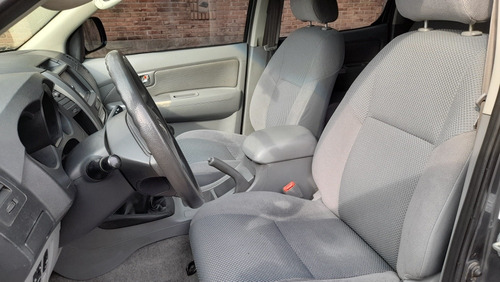 Imagen 10 de 16 de Toyota Hilux 2010 3.0 I Srv Cab Doble 4x4 (2009)