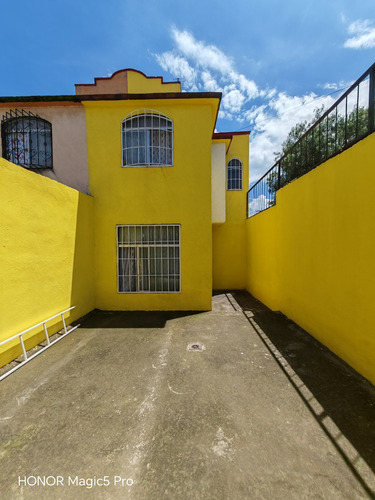 Casa Remodelada, 2 Recamaras, 2 Estacionamientos, Ixtapaluca