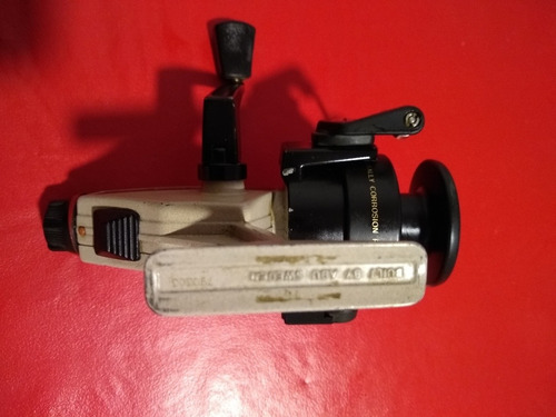 Reel Abu Cardinal 555 Frontal. Made In Suecia Crema Derecho/izquierdo (Usado)