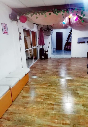 Vendo Casa En Muy Buena Zona Y Con Buenos Accesos - Ideal Comercial