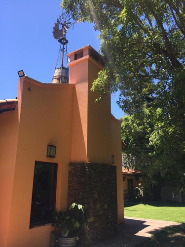 Excelente Casa En Venta En San Isidro Lomas De Santa Rita Sobre Calle Cortada