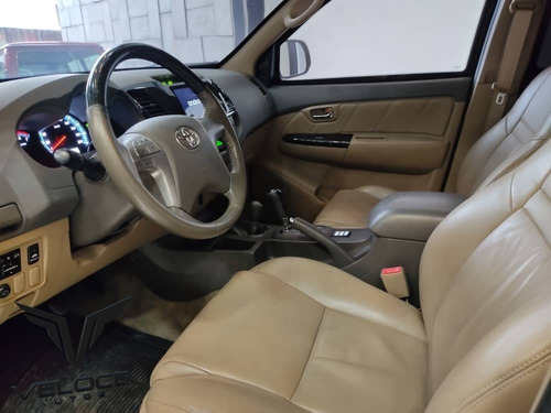 Imagen 8 de 14 de Toyota Fortuner 4x4 Blindada