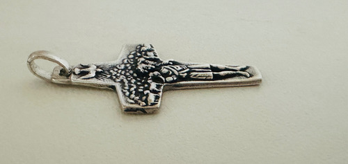 Sg- Joyería. Dije Cruz Del Buen Pastor Con Relieve De Plata. Plateado Empavonado