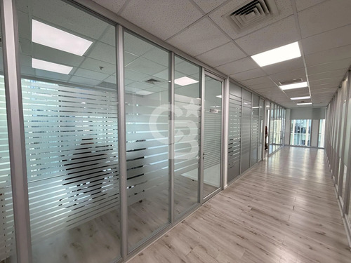 Elegante Y Amplia Oficina En Nueva Las Condes