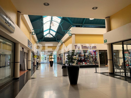 Local Interior En Venta, Localizado En El Centro Comercial Texcoco / Santa Úrsula ( 543945 ) ( 32m2 )