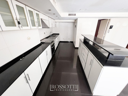 Exc. Piso De 4 Ambientes C/ Balcón Terraza - Gran Patio C/ Quincho - 4 Cocheras - Baulera
