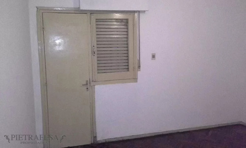 Casa En Venta Con Renta, 1 Dormitorio, 1 Baño Y Patio-gregorio Sanabria -aires Puros