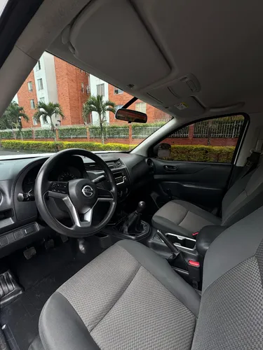 Nissan Frontier Estacas Modelo 2022