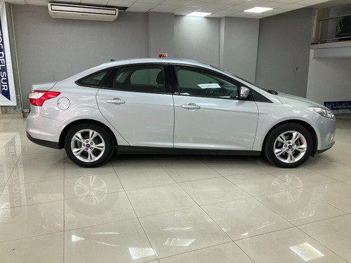 Imagen 2 de 15 de Ford Focus S 4p 1.6l N Mt S 2015