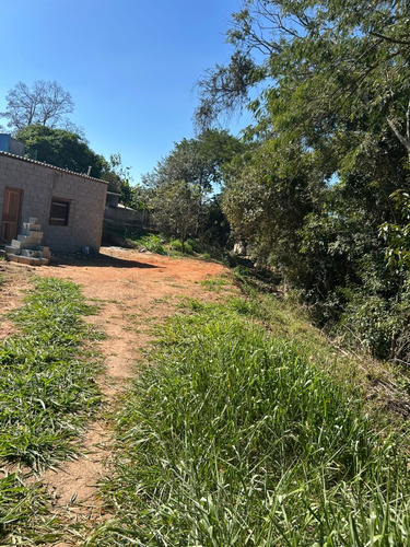 Vendo Terreno Com 1.030m Plano Com Um Cômodo Já Levantado,de