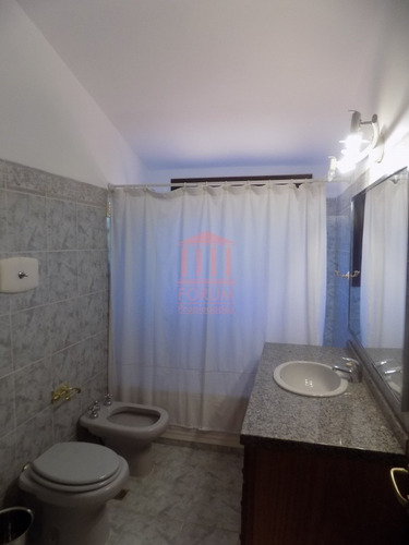 Venta Casa 3 Dormitorios , 3 Baños- Ref: 448
