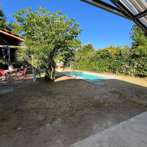 Venta. Muy Linda Casa. Solymar Norte. 3 Dormitorios. 1 Baño Y Servicio Completo. Piscina. Barbacoa