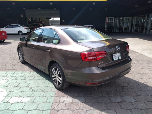 Imagen 5 de 13 de Volkswagen Jetta 2015 2.5 Trendline At