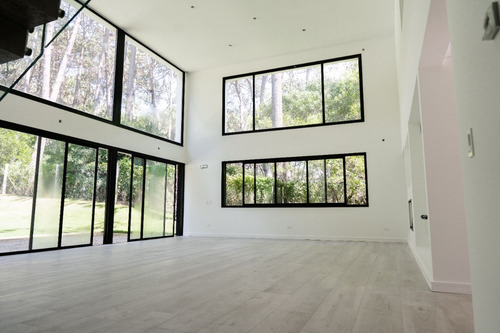 Casa En Punta Del Este. Venta Y/o Alquiler