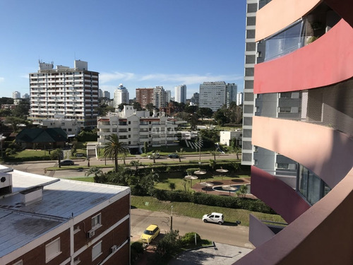 Imagen 16 de 20 de Chiverta, A Metros Del Mar, Apto De 2 Dormitorios