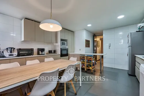Departamento En Venta Con Jardín Y Amplio Subterrá...