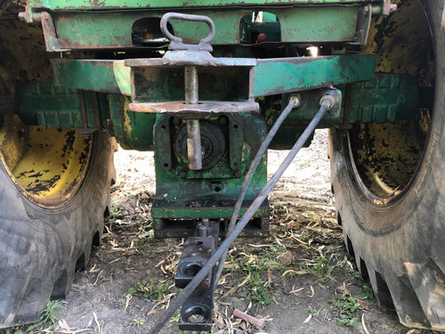 John Deere 3140
