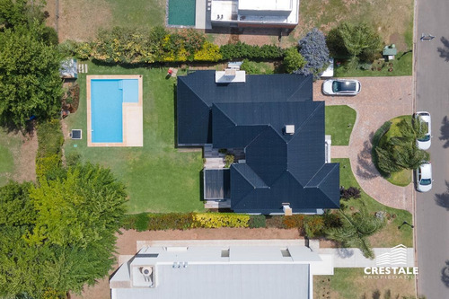 Imagen 2 de 30 de Excelente Casa 2 Plantas, 4 Dormitorios En Venta, Piscina, Parque - Cadaques (funes Hills)