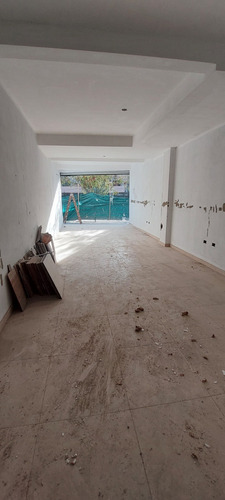 Venta Local Comercial Calle Azcuénaga, Gllén