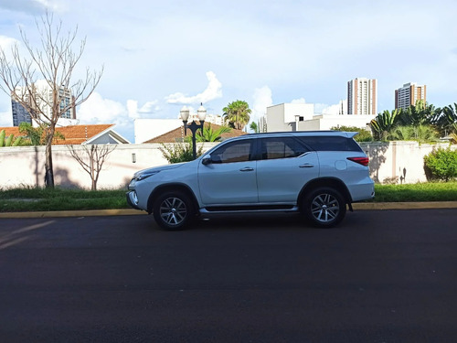Toyota Hilux SW4 2.8 SRX 4X4 7 LUGARES 16V TURBO INTERCOOLER DIESEL 4P AUTOMÁTICO