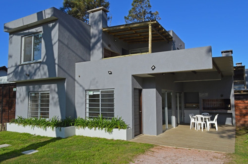 Moderna Casa - 2 Dormitorios - 80 Mts De La Playa-estufa