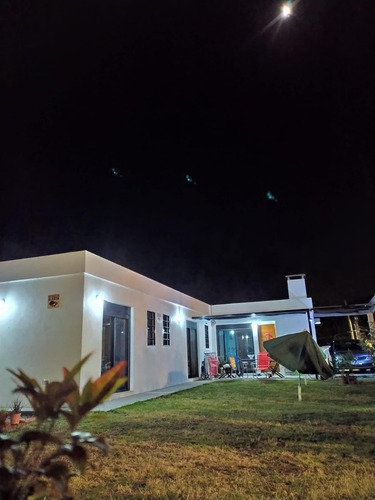 Preciosa Casa En Venta En Pinares